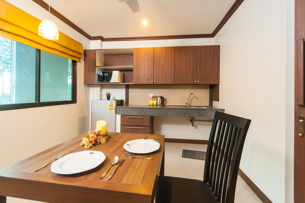 Ratana Hill Patong Aparthotel Exterior foto