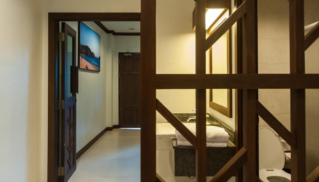 Ratana Hill Patong Aparthotel Quarto foto