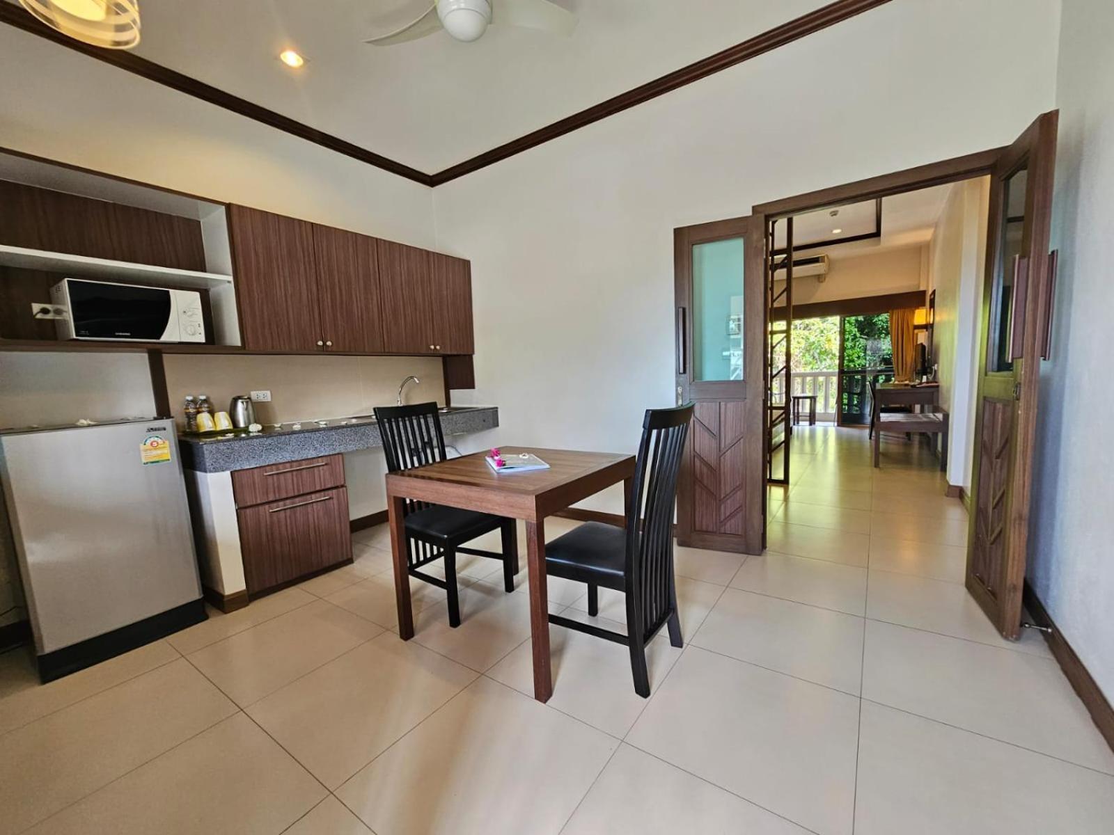 Ratana Hill Patong Aparthotel Exterior foto