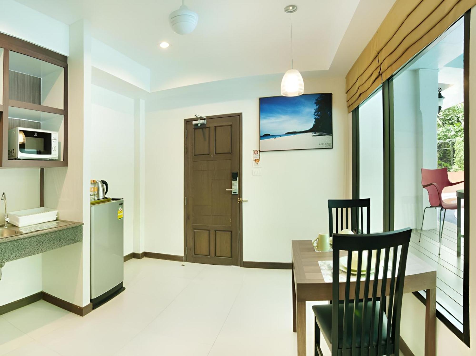 Ratana Hill Patong Aparthotel Exterior foto