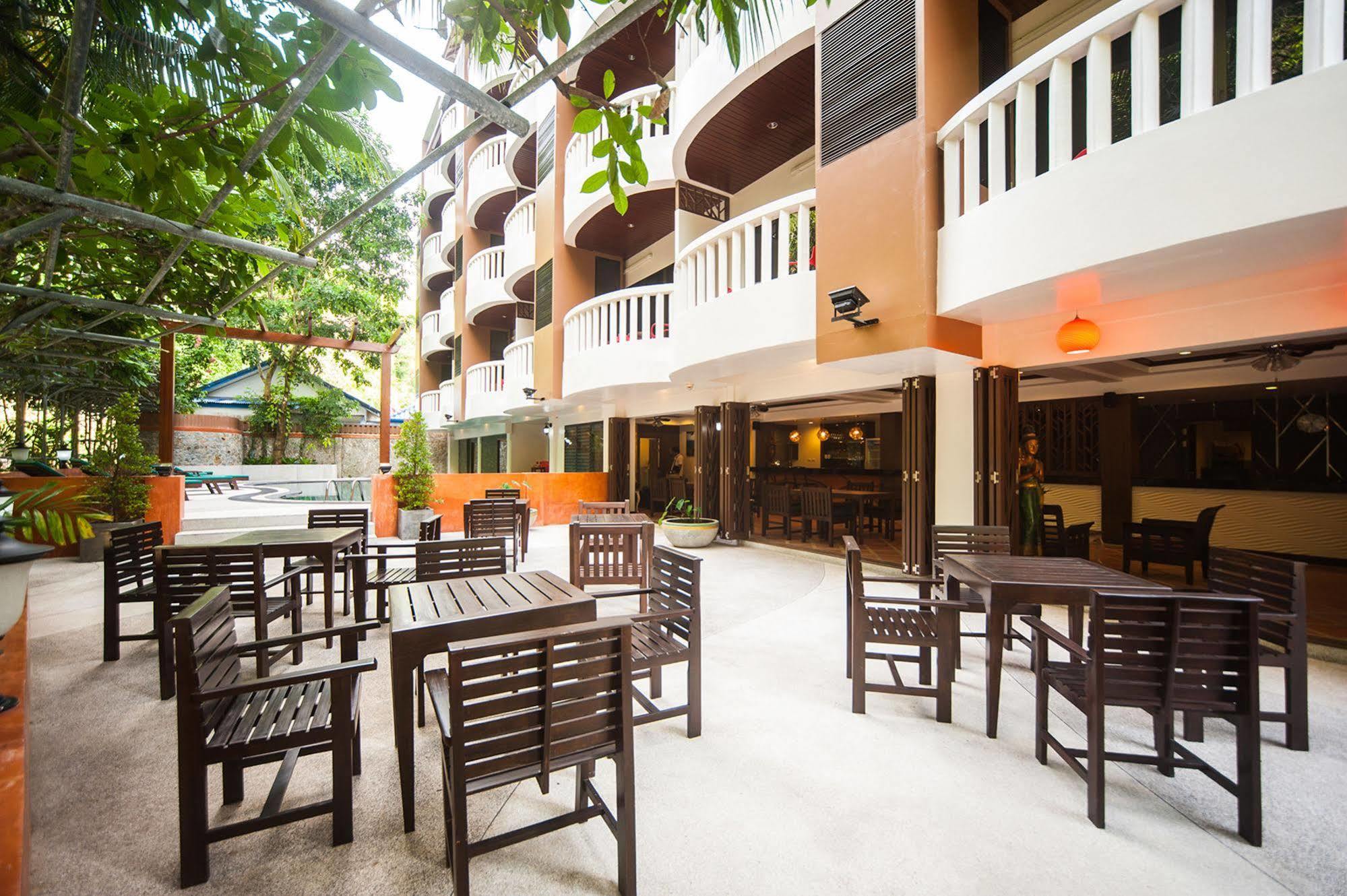 Ratana Hill Patong Aparthotel Exterior foto